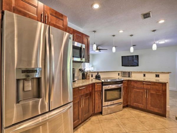 Largo Florida Vacation Home Four Bedrooms Sleeps 18 Guests