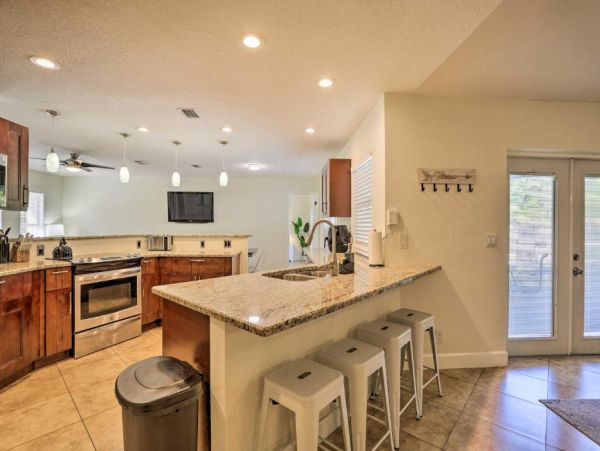Largo Florida Vacation Home Four Bedrooms Sleeps 18 Guests