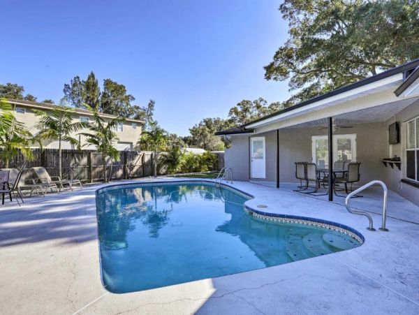 Largo Florida Vacation Home Four Bedrooms Sleeps 18 Guests