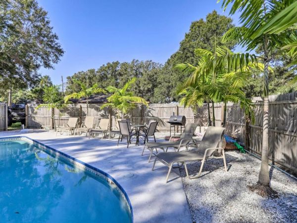 Largo Florida Vacation Home Four Bedrooms Sleeps 18 Guests