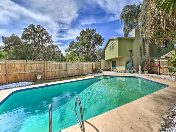 Tampa Vacation Pool Home Four Bedrooms Sleeps Ten Guests