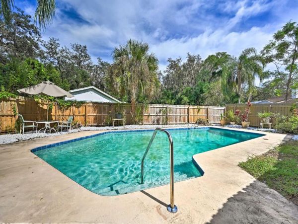 Tampa Vacation Pool Home Four Bedrooms Sleeps Ten Guests