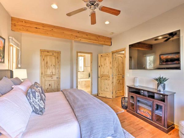 Luxury Silverthorne Cabin with Great Indoor & Outdoor Space
