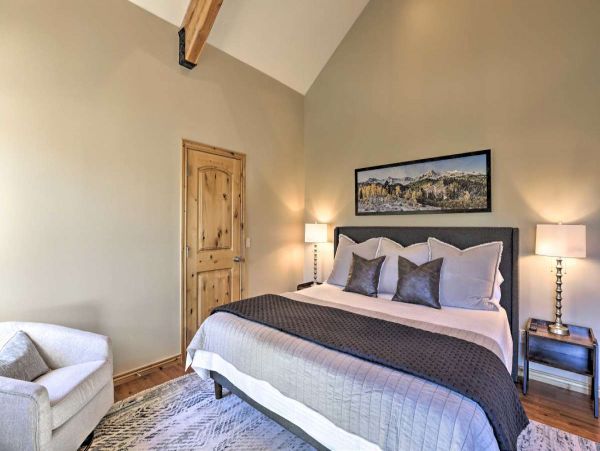Luxury Silverthorne Cabin with Great Indoor & Outdoor Space