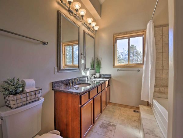 Luxury Silverthorne Cabin with Great Indoor & Outdoor Space