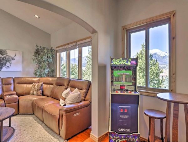 Luxury Silverthorne Cabin with Great Indoor & Outdoor Space