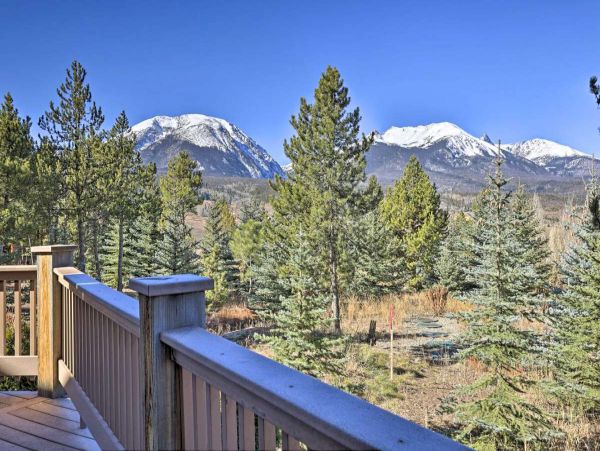 Luxury Silverthorne Cabin with Great Indoor & Outdoor Space