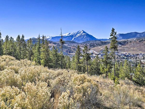 Luxury Silverthorne Cabin with Great Indoor & Outdoor Space