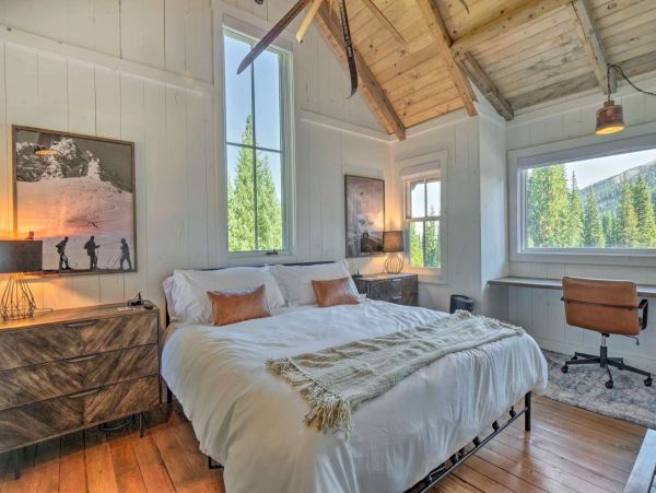 Beautiful Custom-Built Two Bedroom Cabin in Breckenridge