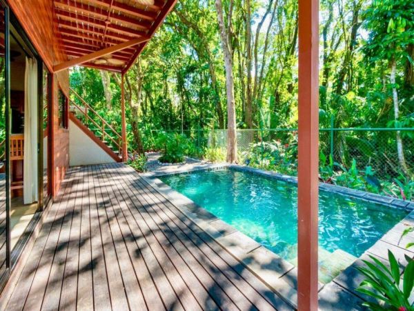 Uvita Vacation Pool Home Three Bedroom Walk to Beach