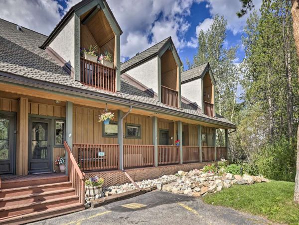 Homely & Spacious 4 Bedroom Rental Ideal Location for All Seasons!