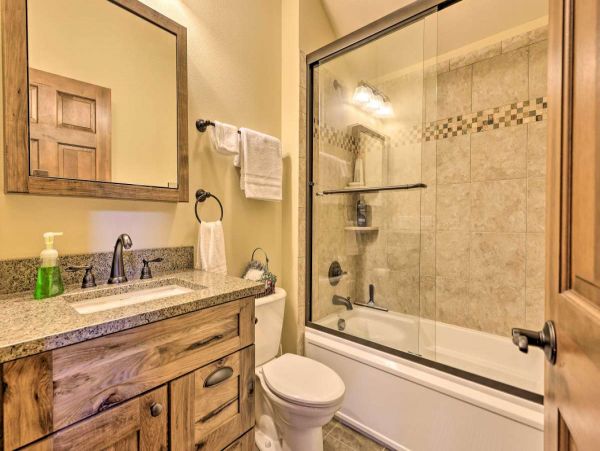 Homely & Spacious 4 Bedroom Rental Ideal Location for All Seasons!