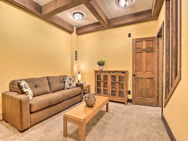 Homely & Spacious 4 Bedroom Rental Ideal Location for All Seasons!