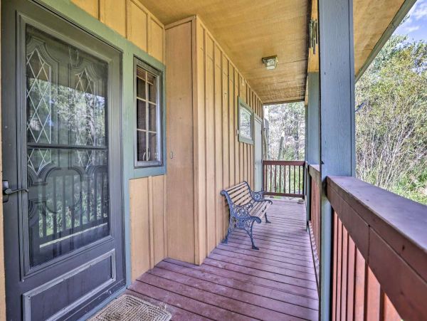 Homely & Spacious 4 Bedroom Rental Ideal Location for All Seasons!