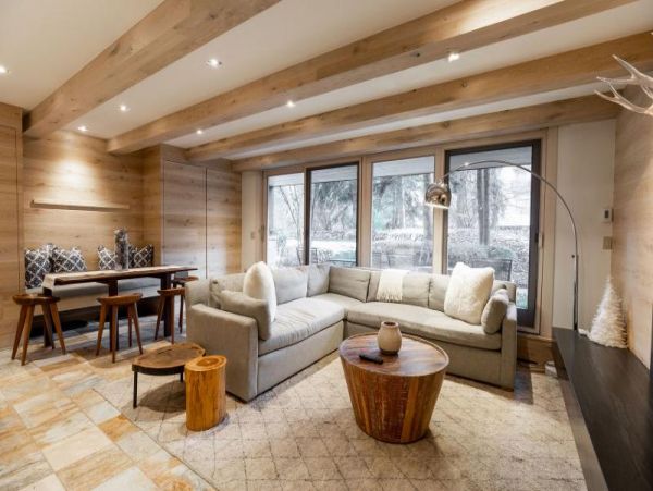 1st floor overlooking Ski slopes and Vail Village