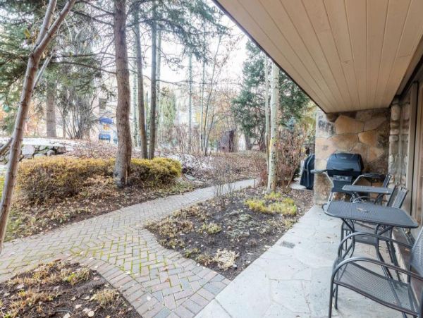 1st floor overlooking Ski slopes and Vail Village