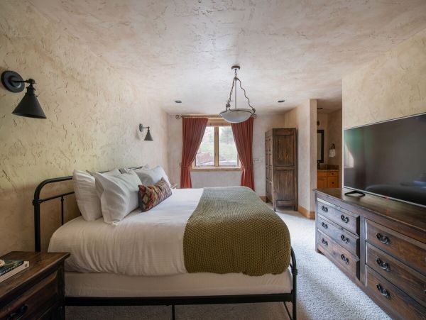 Luxury Breckenridge Vacation Home Mountain Views Eight Bedroom
