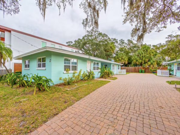 Lovely Two Bedroom Vacation Home Single-Level Sleeps 6 Guests