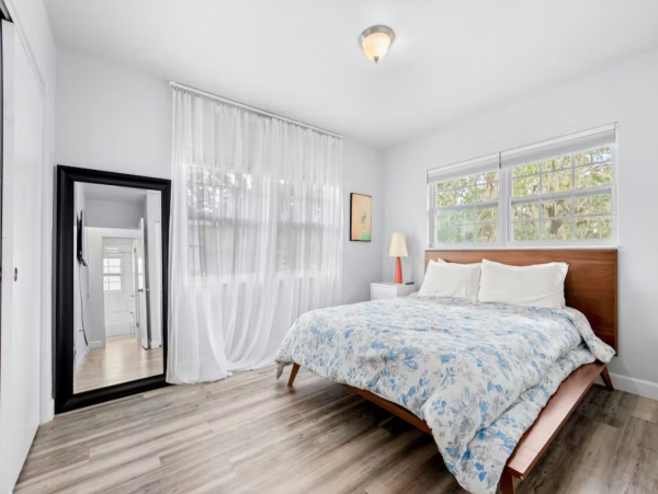Lovely Two Bedroom Vacation Home Single-Level Sleeps 6 Guests