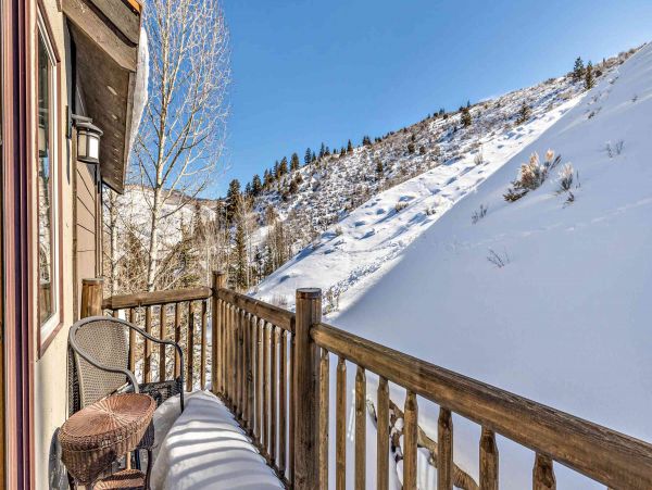 Luxury Arrowhead Vacation Home Four Bedroom Mountain Views