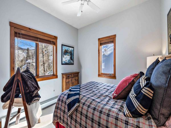 Luxury Arrowhead Vacation Home Four Bedroom Mountain Views
