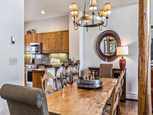Luxury Arrowhead Vacation Home Four Bedroom Mountain Views