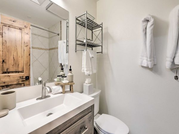 Scenic Avon Condo: Perfect for Beaver Creek Adventures