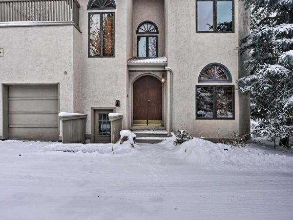 Eagle-Vail 4 Bedroom Vacation Home Shuttle to Lifts