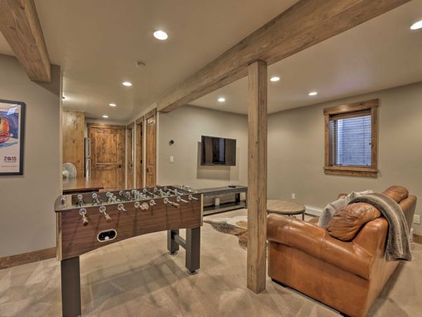 Eagle-Vail 4 Bedroom Vacation Home Shuttle to Lifts