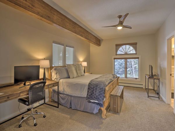 Eagle-Vail 4 Bedroom Vacation Home Shuttle to Lifts