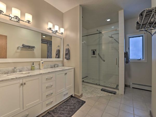 Eagle-Vail 4 Bedroom Vacation Home Shuttle to Lifts