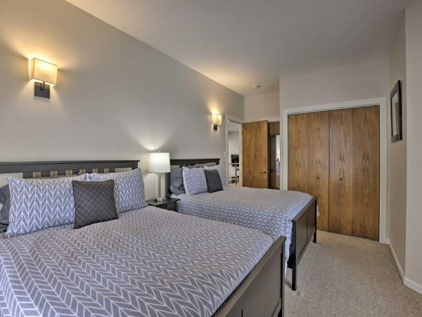 Eagle-Vail 4 Bedroom Vacation Home Shuttle to Lifts