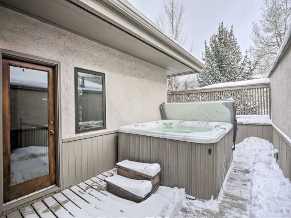Eagle-Vail 4 Bedroom Vacation Home Shuttle to Lifts