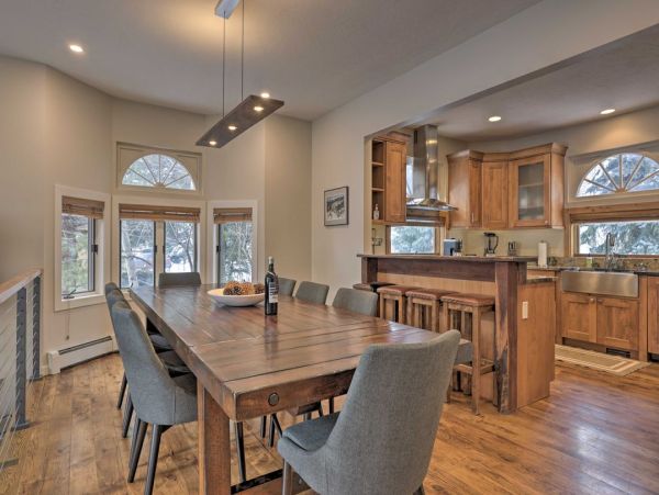 Eagle-Vail 4 Bedroom Vacation Home Shuttle to Lifts