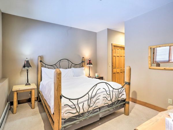 Edwards Vacation Home Mountain Views Four Bedroom