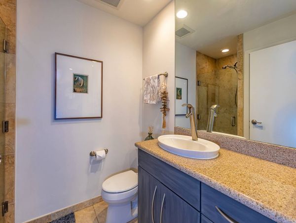 Inviting One Bedroom Rental Well Appointed with Captivating Views!