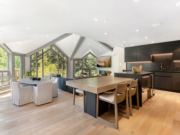 Stunning Four Bedroom Plus Den Vacation Condo in Vail Sleeps 12