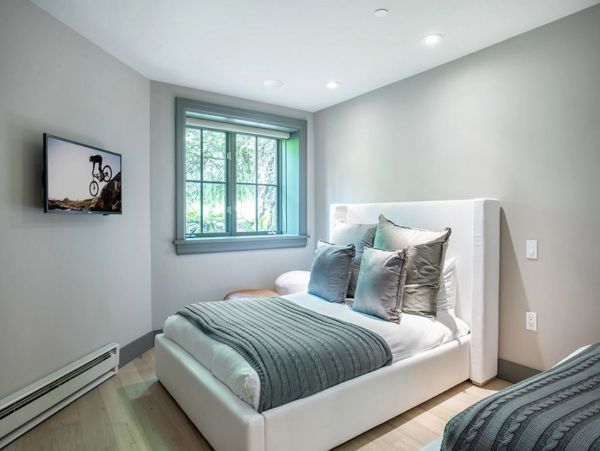 Stunning Four Bedroom Plus Den Vacation Condo in Vail Sleeps 12