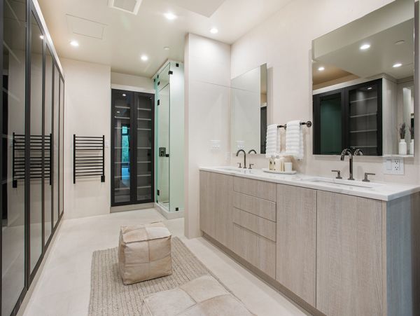 Stunning Four Bedroom Plus Den Vacation Condo in Vail Sleeps 12