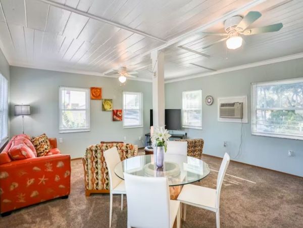 Siesta Key One Bedroom Vacation Rental Close to Beach