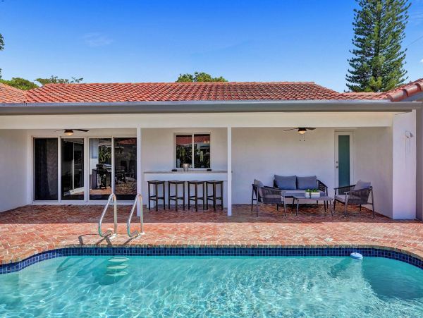 Hollywood Vacation Pool Home Six Bedroom