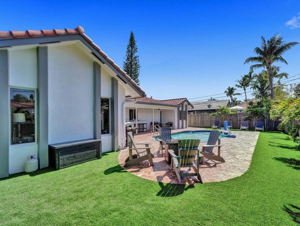 Hollywood Vacation Pool Home Six Bedroom