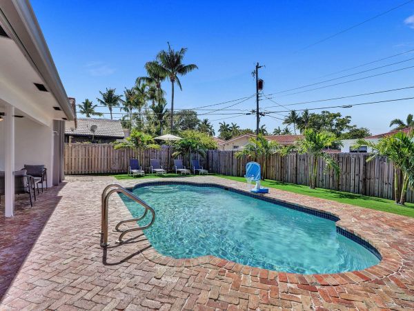 Hollywood Vacation Pool Home Six Bedroom