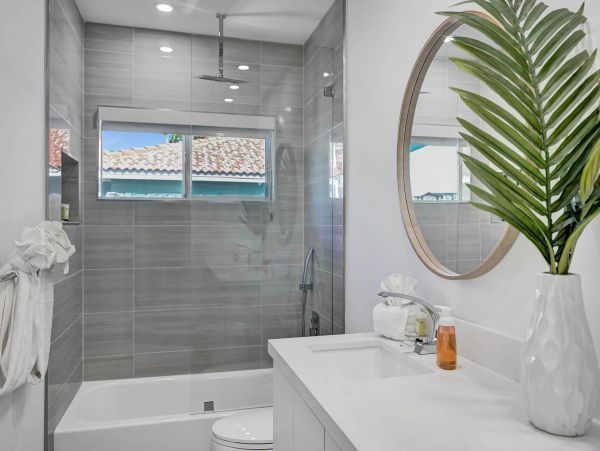 Hollywood Vacation Pool Home Six Bedroom