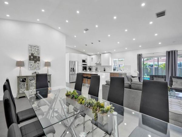 Hollywood Vacation Pool Home Six Bedroom