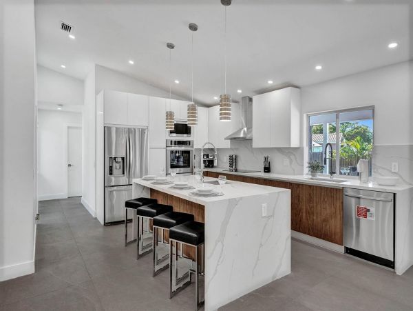 Hollywood Vacation Pool Home Six Bedroom