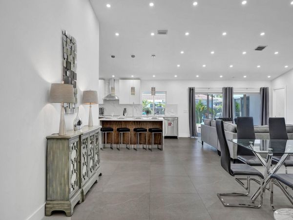 Hollywood Vacation Pool Home Six Bedroom