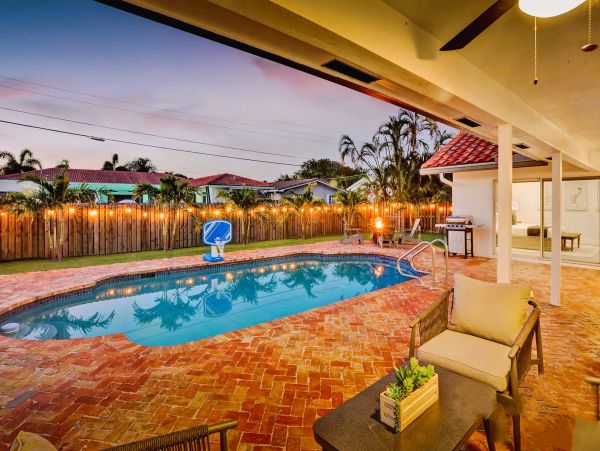 Hollywood Vacation Pool Home Six Bedroom