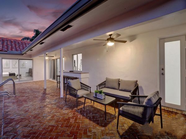 Hollywood Vacation Pool Home Six Bedroom