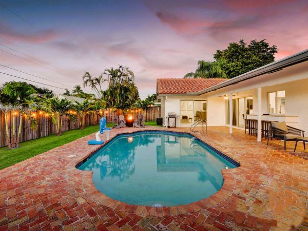 Hollywood Vacation Pool Home Six Bedroom
